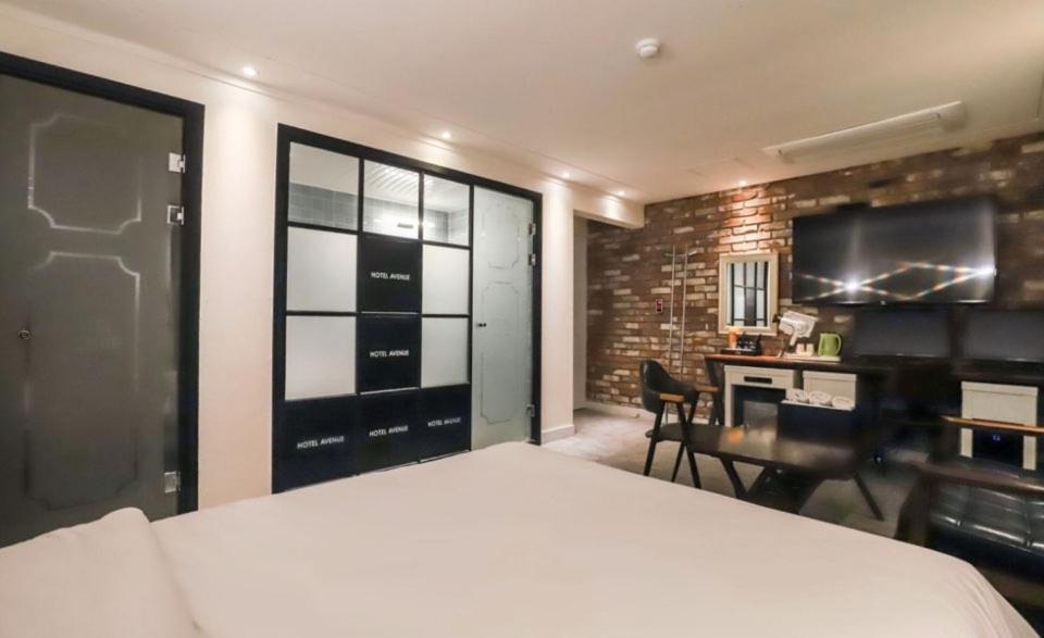 Avenue Hotel Yongin Esterno foto